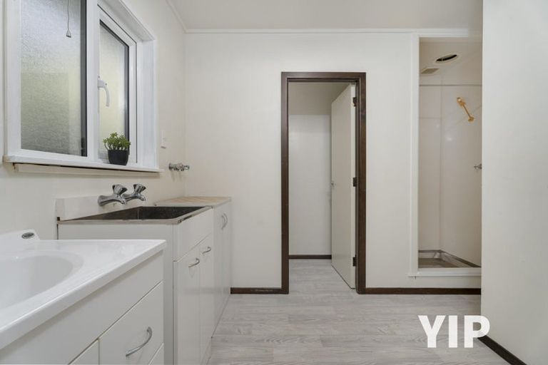 Photo of property in 15f2 Bloomsbury Grove, Newlands, Wellington, 6037