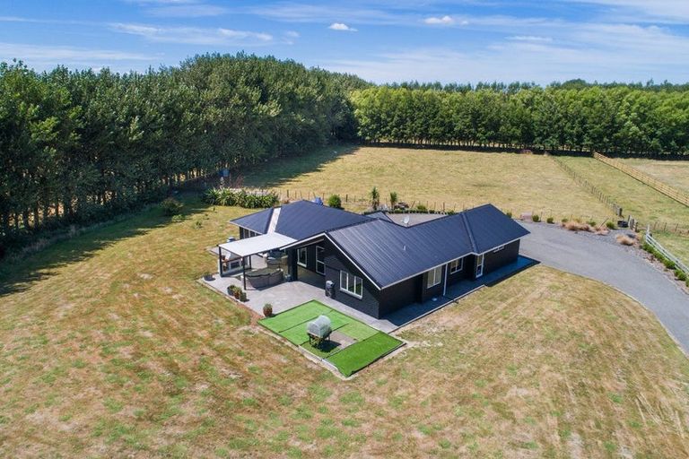 Photo of property in 985 Parewanui Road, Parewanui, Bulls, 4894