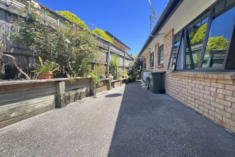 Photo of property in 57 Mt Lebanon Crescent, The Gardens, Auckland, 2105