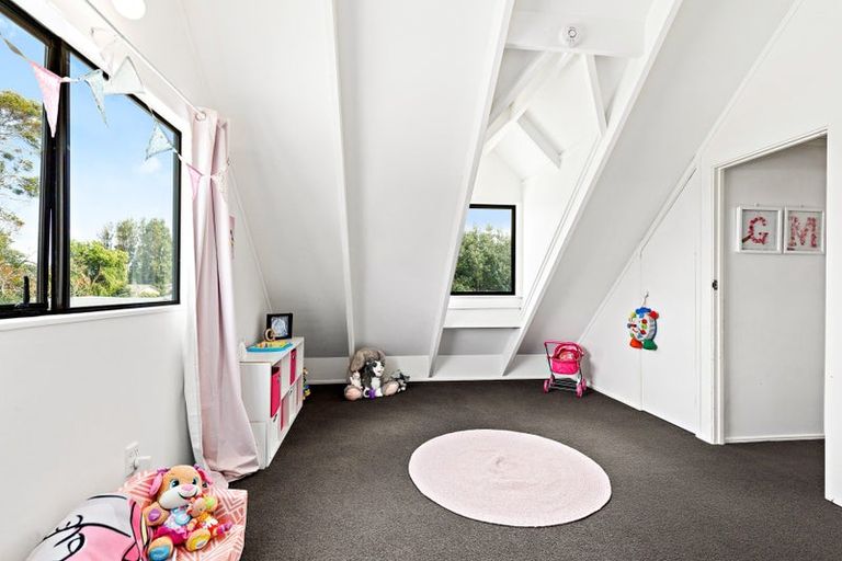 Photo of property in 6 Te Moau Avenue, Parakai, 0830