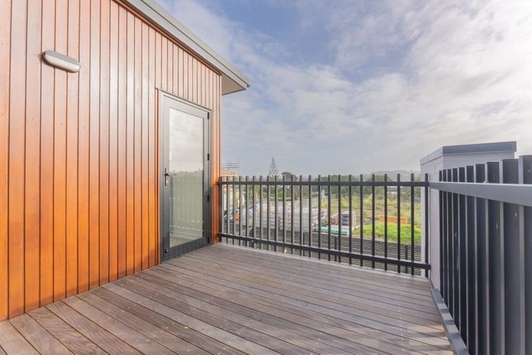 Photo of property in 28 Marine Parade, Hobsonville, Auckland, 0616