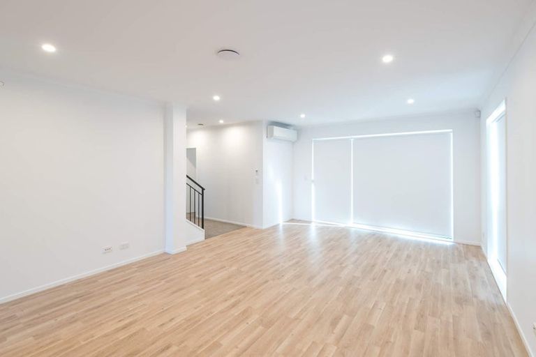 Photo of property in 9 Waituarua Drive, Takanini, 2112