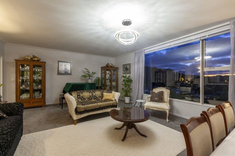 Photo of property in 72 Kakariki Grove, Waikanae, 5036