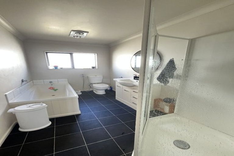 Photo of property in 3 Gennaker Lane, Whitby, Porirua, 5024