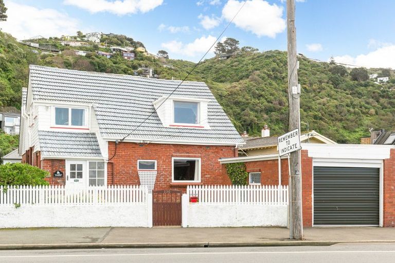 Photo of property in 230 Queens Drive, Lyall Bay, Wellington, 6022