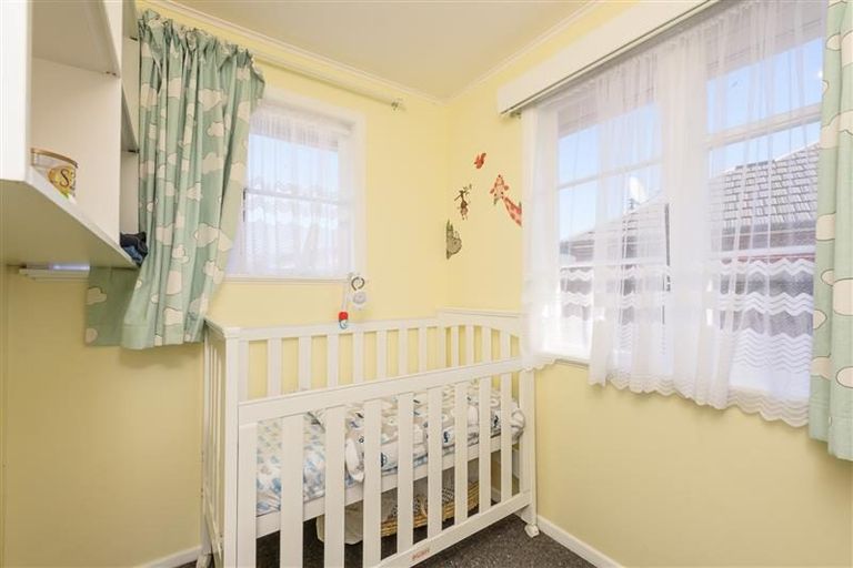 Photo of property in 1/56 Athlone Crescent, Avalon, Lower Hutt, 5011