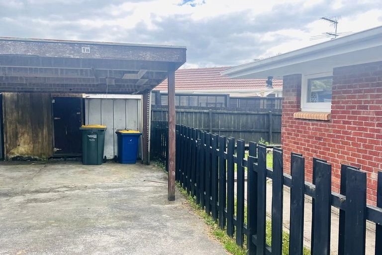 Photo of property in 1b Barron Drive, Green Bay, Auckland, 0604