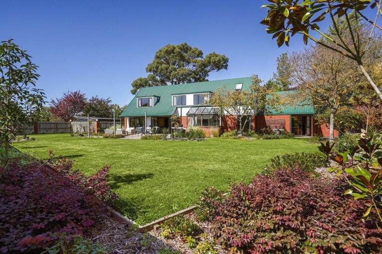 Photo of property in 12 Harrod Place, Rangiora, 7400