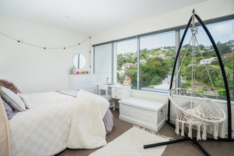 Photo of property in 11 Tiketike Way, Brooklyn, Wellington, 6021