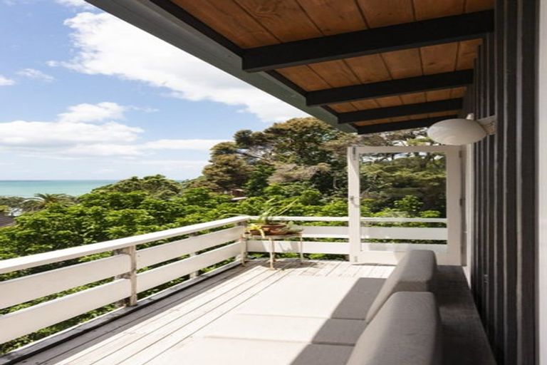 Photo of property in 20 Glenelg Road, Red Beach, 0932
