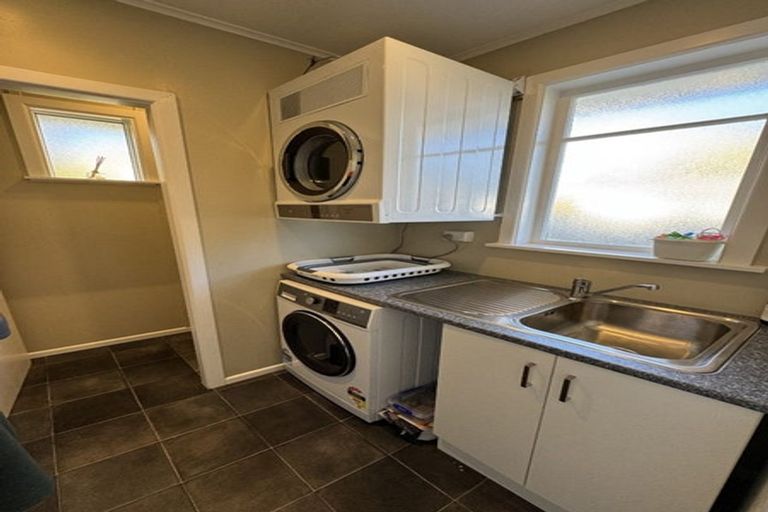 Photo of property in 50 Black Rock Road, Newlands, Wellington, 6037