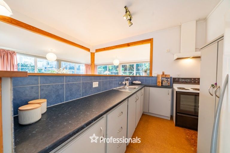 Photo of property in 124 Tutere Street, Waikanae Beach, Waikanae, 5036