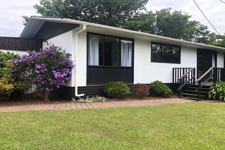 Photo of property in 2/5 Compass Place, Te Atatu Peninsula, Auckland, 0610