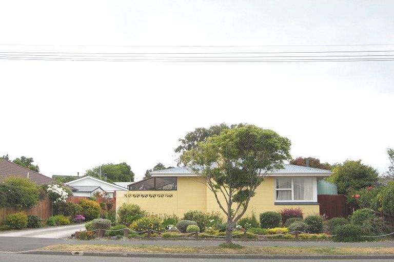 Photo of property in 23 Inwoods Road, Parklands, Christchurch, 8083