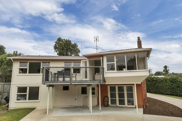 Photo of property in 96 Eskdale Road, Birkdale, Auckland, 0626