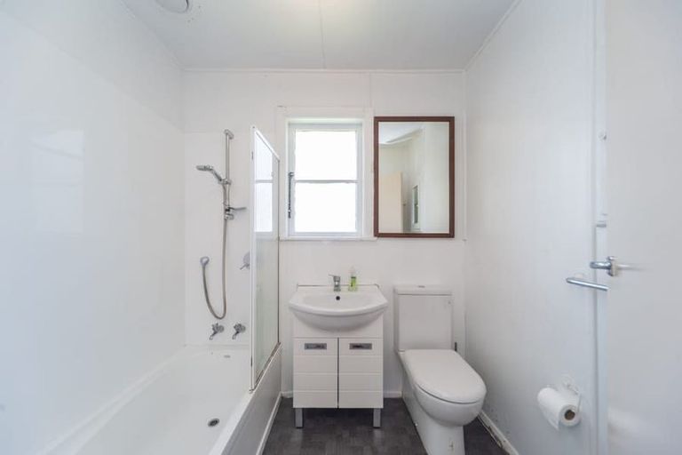 Photo of property in 34 Allington Road, Karori, Wellington, 6012