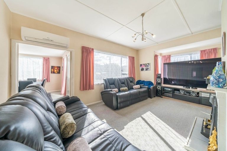 Photo of property in 68 Churton Crescent, Taita, Lower Hutt, 5011