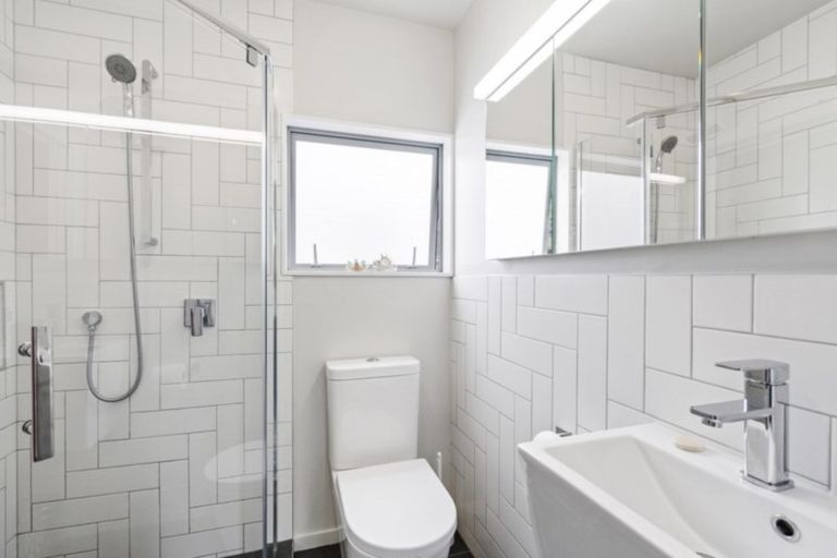 Photo of property in 14a Holiday Road, Stanmore Bay, Whangaparaoa, 0932