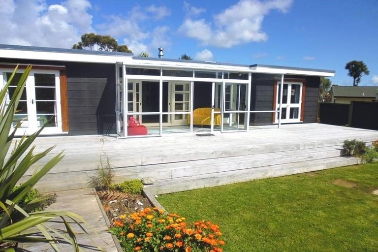 Photo of property in 7 Poneke Drive, Waikanae, 5036