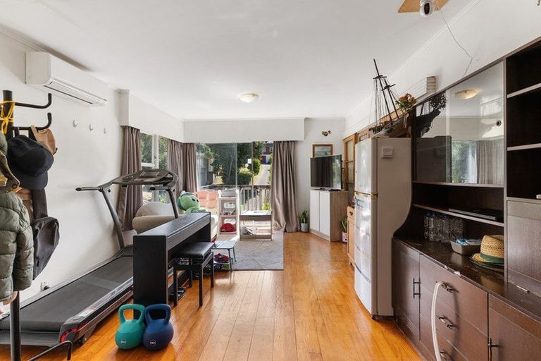 Photo of property in 17 Sovereign Place, Glenfield, Auckland, 0629