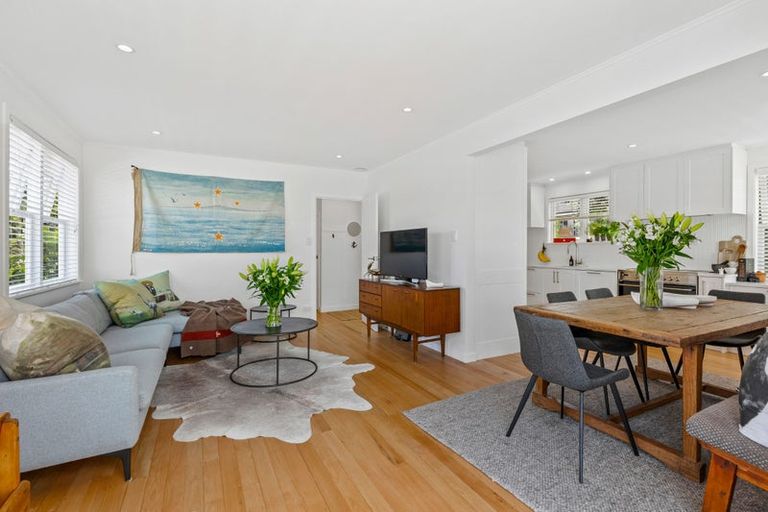 Photo of property in 121 Taikata Road, Te Atatu Peninsula, Auckland, 0610