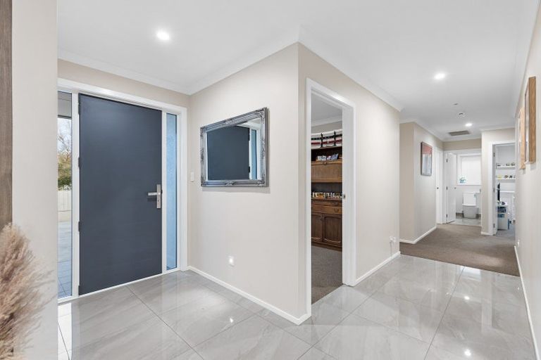 Photo of property in 4 Cyprus Place, Fitzherbert, Palmerston North, 4410