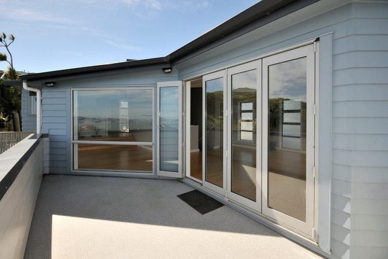 Photo of property in 12 Sunhaven Drive, Newlands, Wellington, 6037