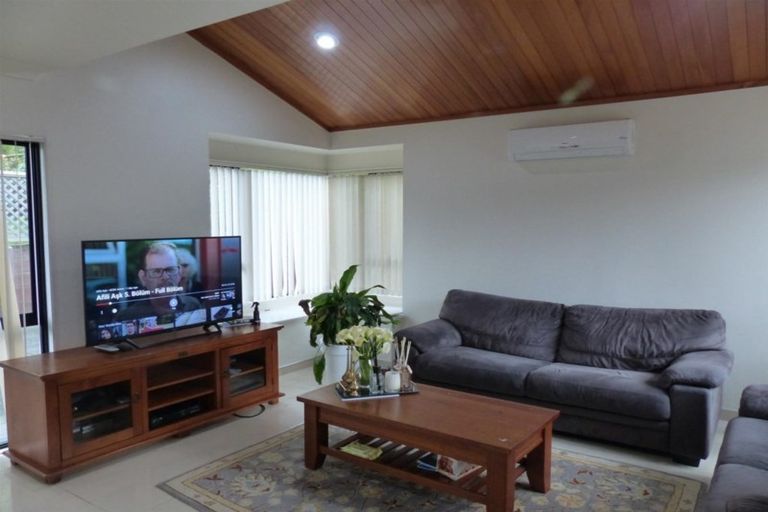 Photo of property in 9 Corsham Grove, Churton Park, Wellington, 6037