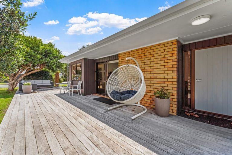 Photo of property in 8 Waimanu Place, Point Wells, 0986