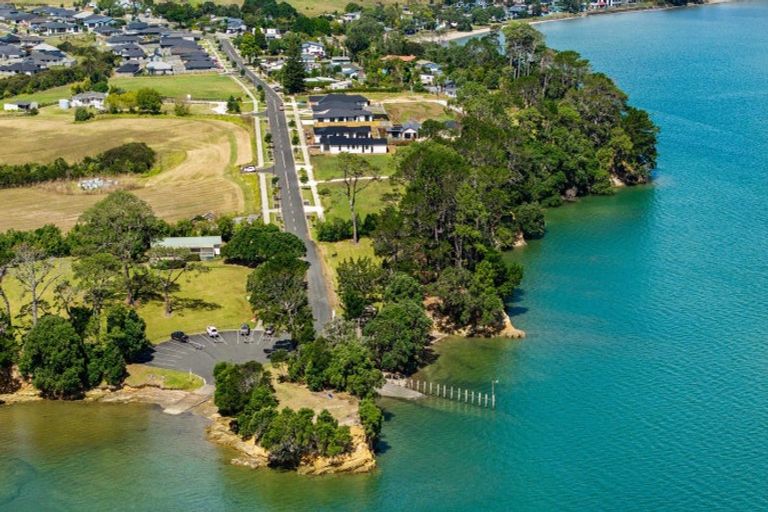 Photo of property in 4d Mclarin Road, Glenbrook, 2681