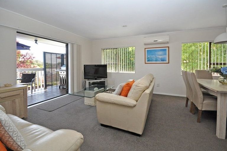 Photo of property in 1/6 Sevilla Place, Unsworth Heights, Auckland, 0632