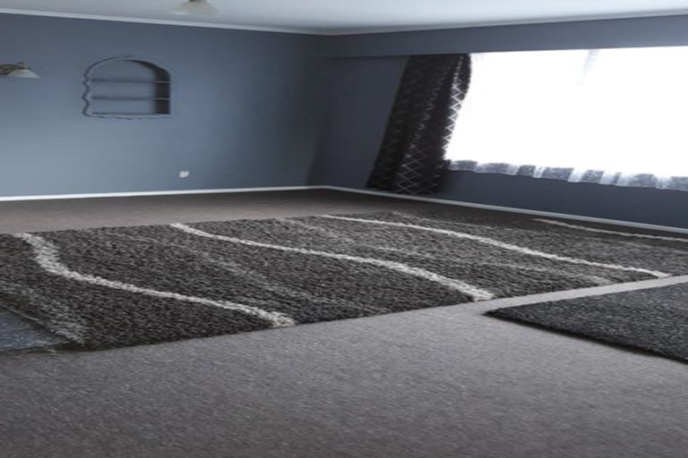 Photo of property in 5 Alder Place, Newlands, Wellington, 6037