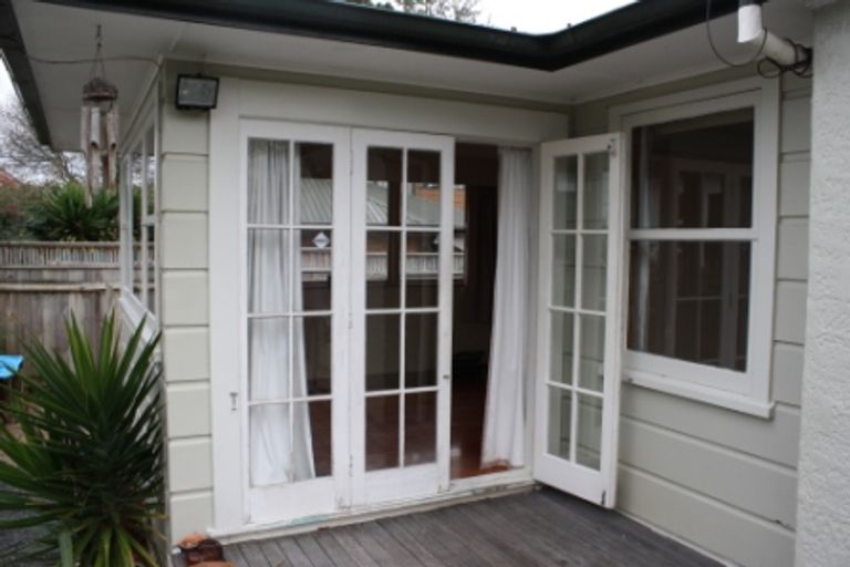 Photo of property in 15 Gills Avenue, Papakura, 2110