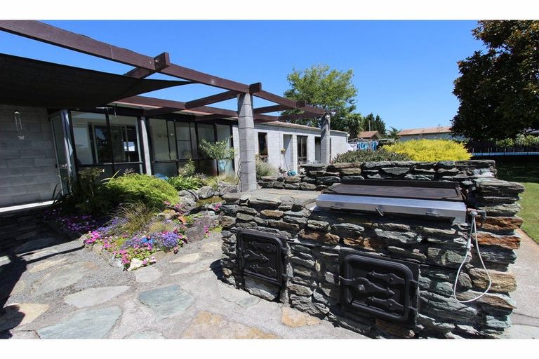 Photo of property in 12 Howick Road, Blenheim, 7201