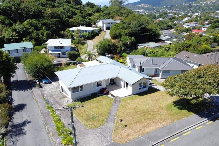 Photo of property in 38 Larsen Crescent, Tawa, Wellington, 5028