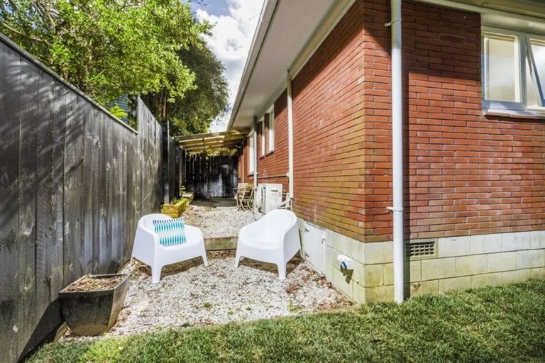 Photo of property in 1/1 Hatherlow Street, Glenfield, Auckland, 0629