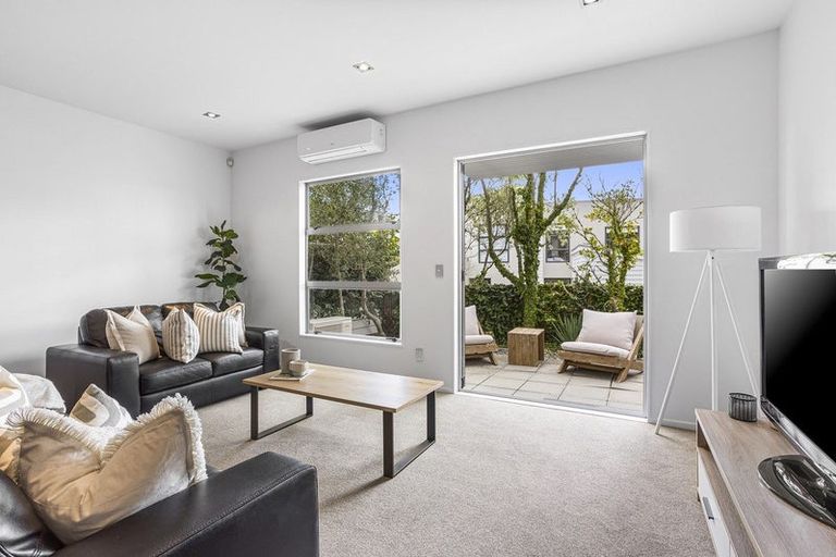 Photo of property in 20/40 Scarlet Oak Drive, Schnapper Rock, Auckland, 0632