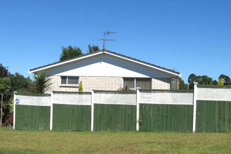 Photo of property in 23 Taitua Drive, Te Atatu South, Auckland, 0610