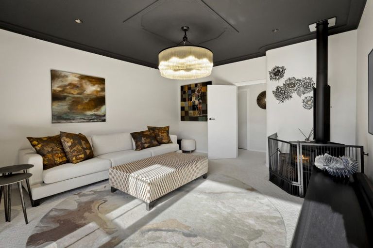 Photo of property in 11 Cedar Drive, Kelvin Heights, Queenstown, 9300