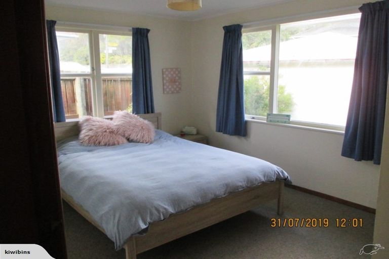 Photo of property in 90 Kenmore Street, Newlands, Wellington, 6037