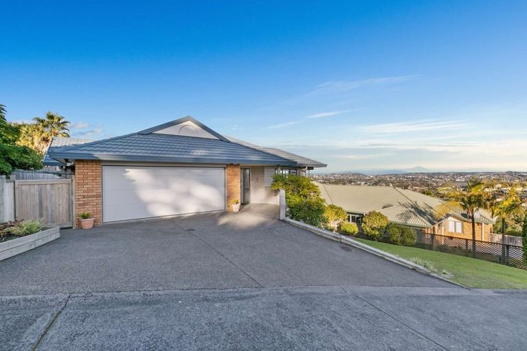 Photo of property in 7 Montcalm Close, Orewa, 0931