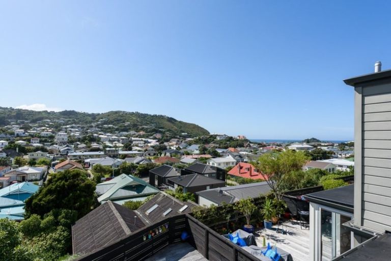 Photo of property in 10/3 Severn Street, Island Bay, Wellington, 6023