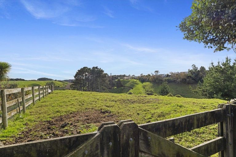 Photo of property in 6 Byron Place, Whalers Gate, New Plymouth, 4310