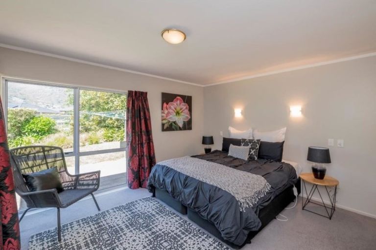 Photo of property in 9 Papawai Grove, Waikanae, 5036