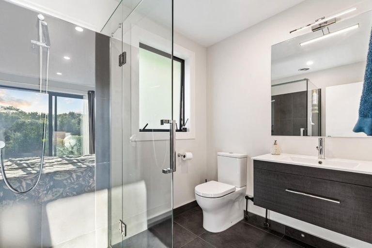 Photo of property in 13 Vogwill Road, Kumeu, 0810