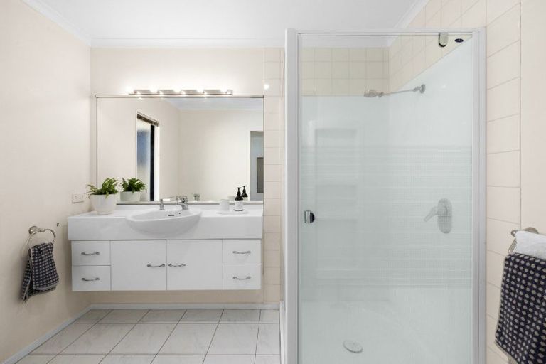 Photo of property in 48 Kensington Drive, Taradale, Napier, 4112