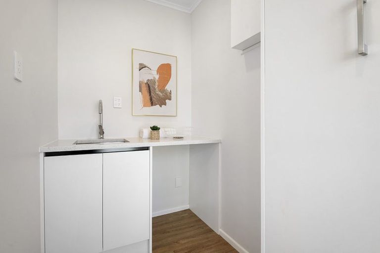 Photo of property in 1/5 Onepoto Road, Hauraki, Auckland, 0622