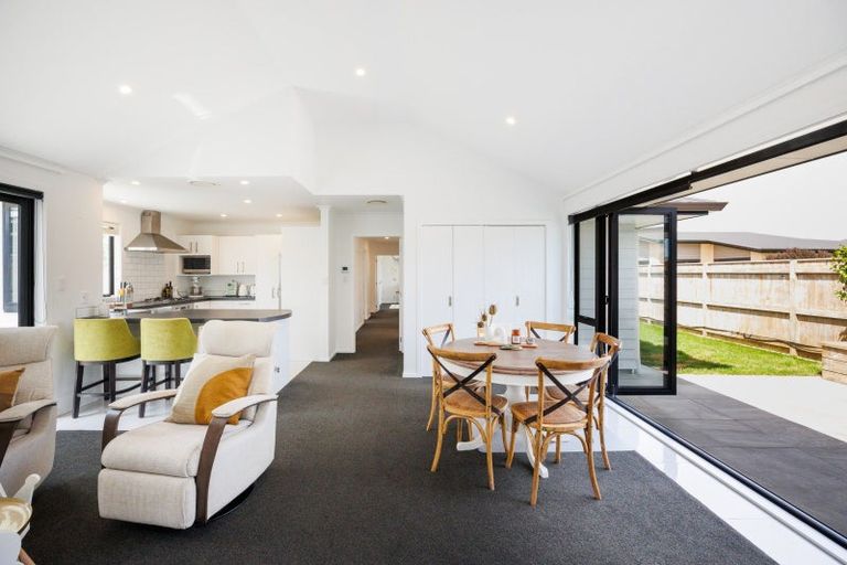 Photo of property in 94 Rosalie Terrace, Kelvin Grove, Palmerston North, 4414