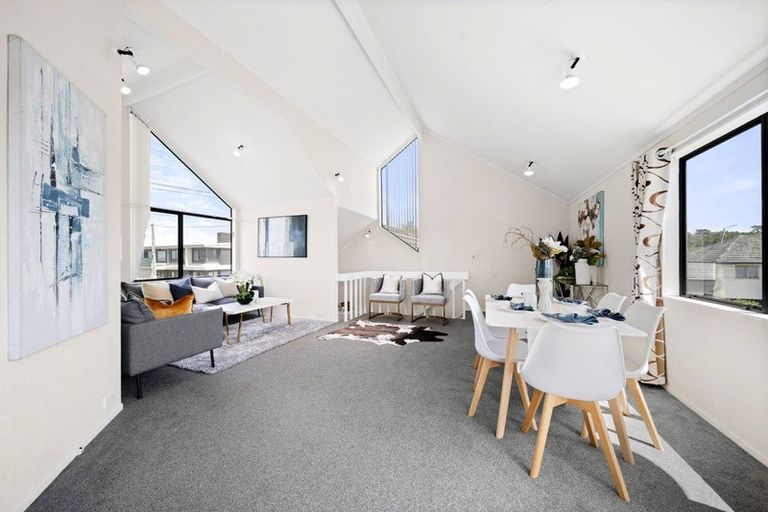 Photo of property in 1/56 Aberdeen Road, Campbells Bay, Auckland, 0620