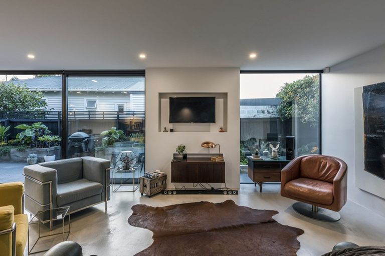 Photo of property in 12 Edgeware Road, St Albans, Christchurch, 8014